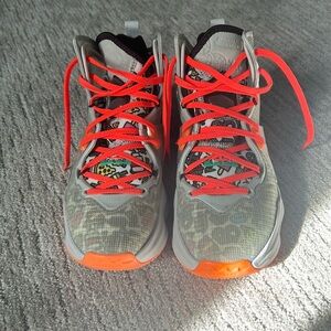 Nike LeBron 19 Fast Food, size 6.5y